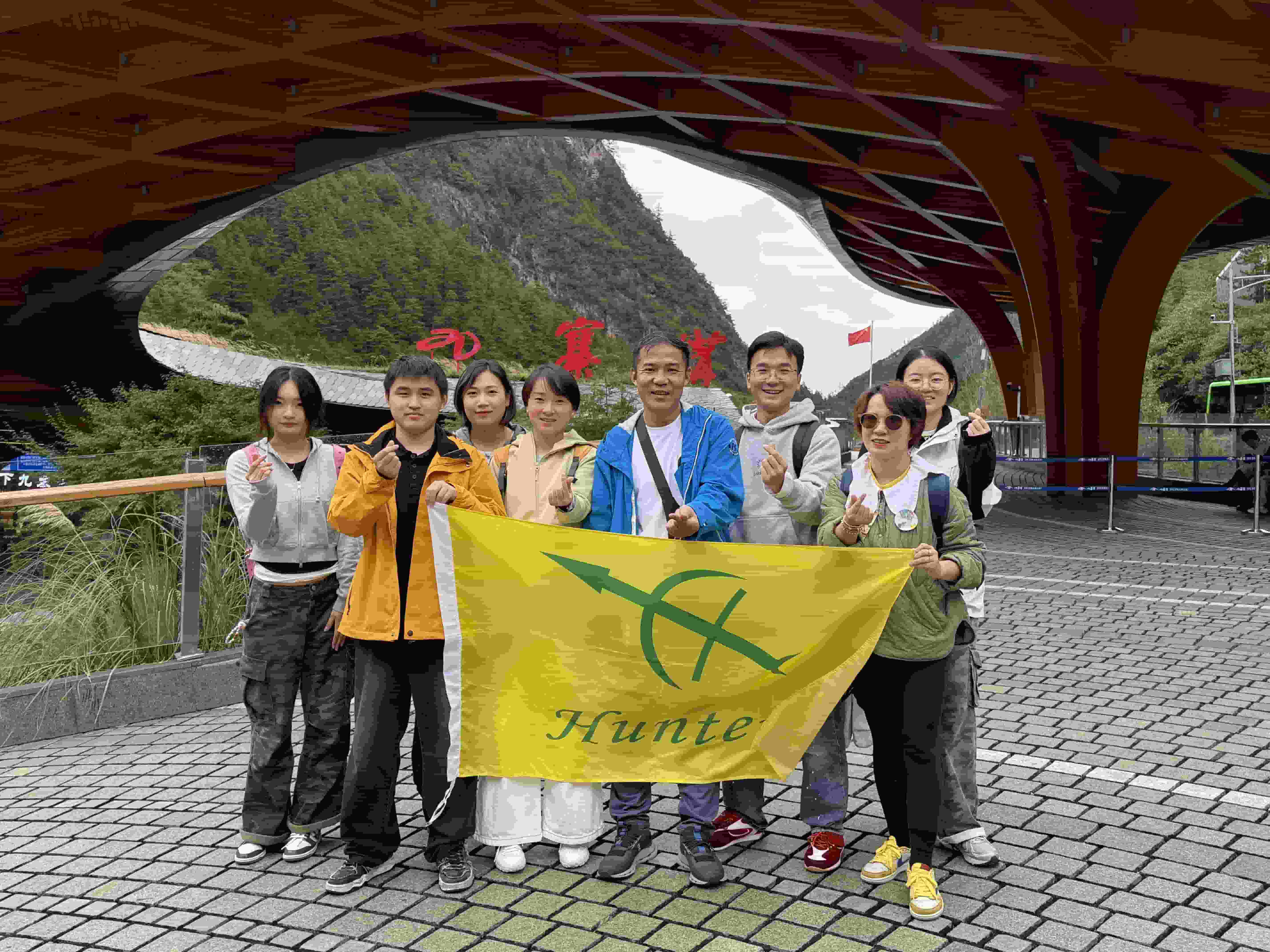 Além das montanhas e dos mares, unindo o artesanato | Documentário da viagem de formação de equipe 